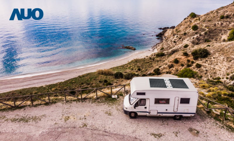 「可撓輕量化太陽光電板SunCurva」使用輕量特殊耐候型複合板取代傳統太陽能板的玻璃前板，不僅降低70%重量，每米平方僅3Kg；具有抗衝擊性能及通過電磁相容性測試，可應用於交通運輸工具，如露營車、遊艇等